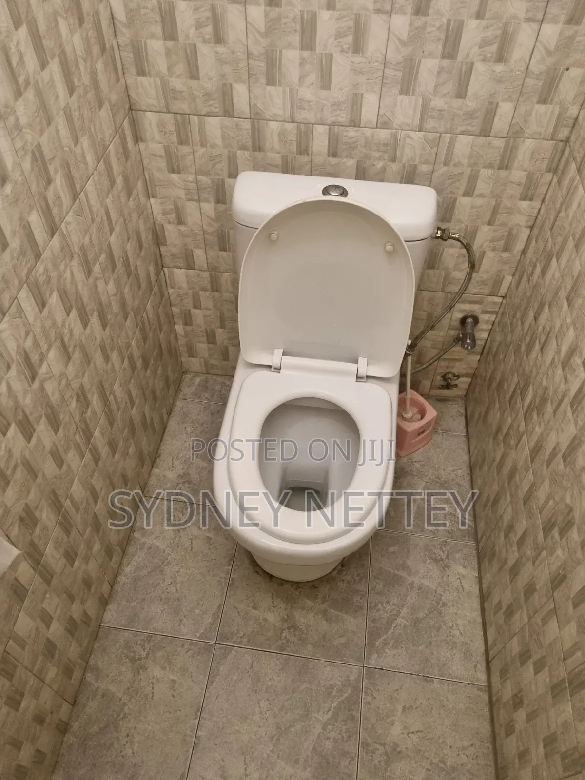 Furnished Studio Apartment in Coffee Shop Area for rent