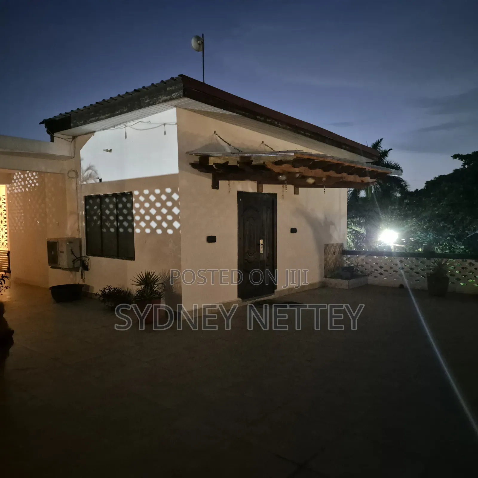 Furnished Studio Apartment in Coffee Shop Area for rent