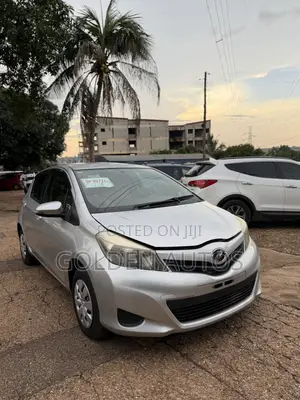Toyota Vitz 1.3 FWD 5dr 2012 Silver