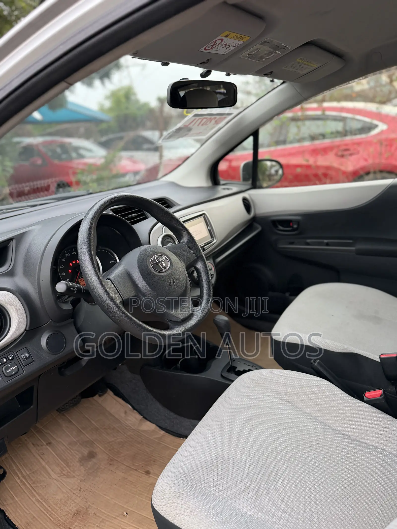 Toyota Vitz 1.3 FWD 5dr 2012 Silver