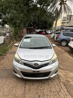 Toyota Vitz 1.3 FWD 5dr 2012 Silver