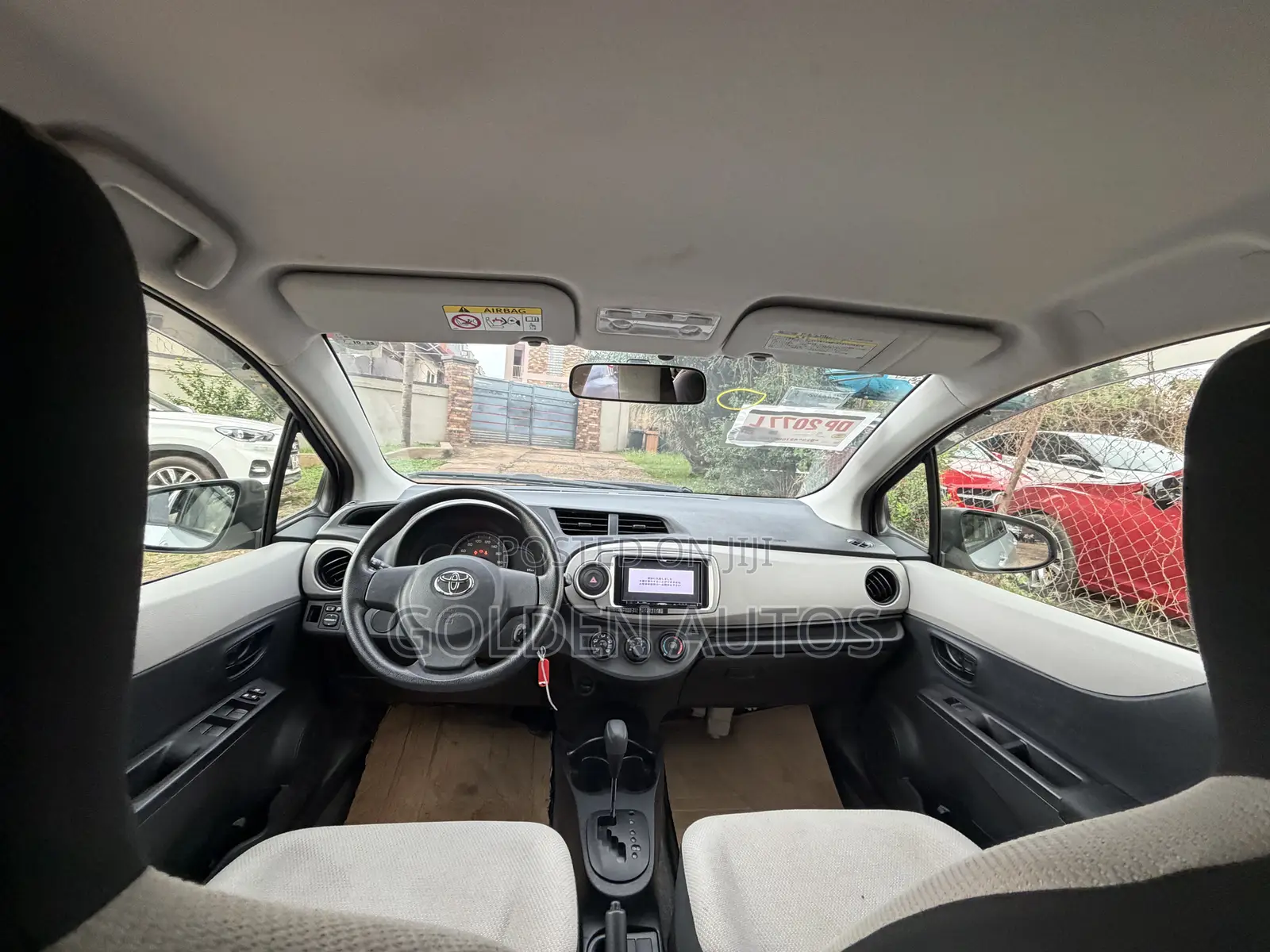 Toyota Vitz 1.3 FWD 5dr 2012 Silver