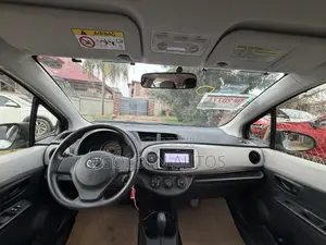 Toyota Vitz 1.3 FWD 5dr 2012 Silver