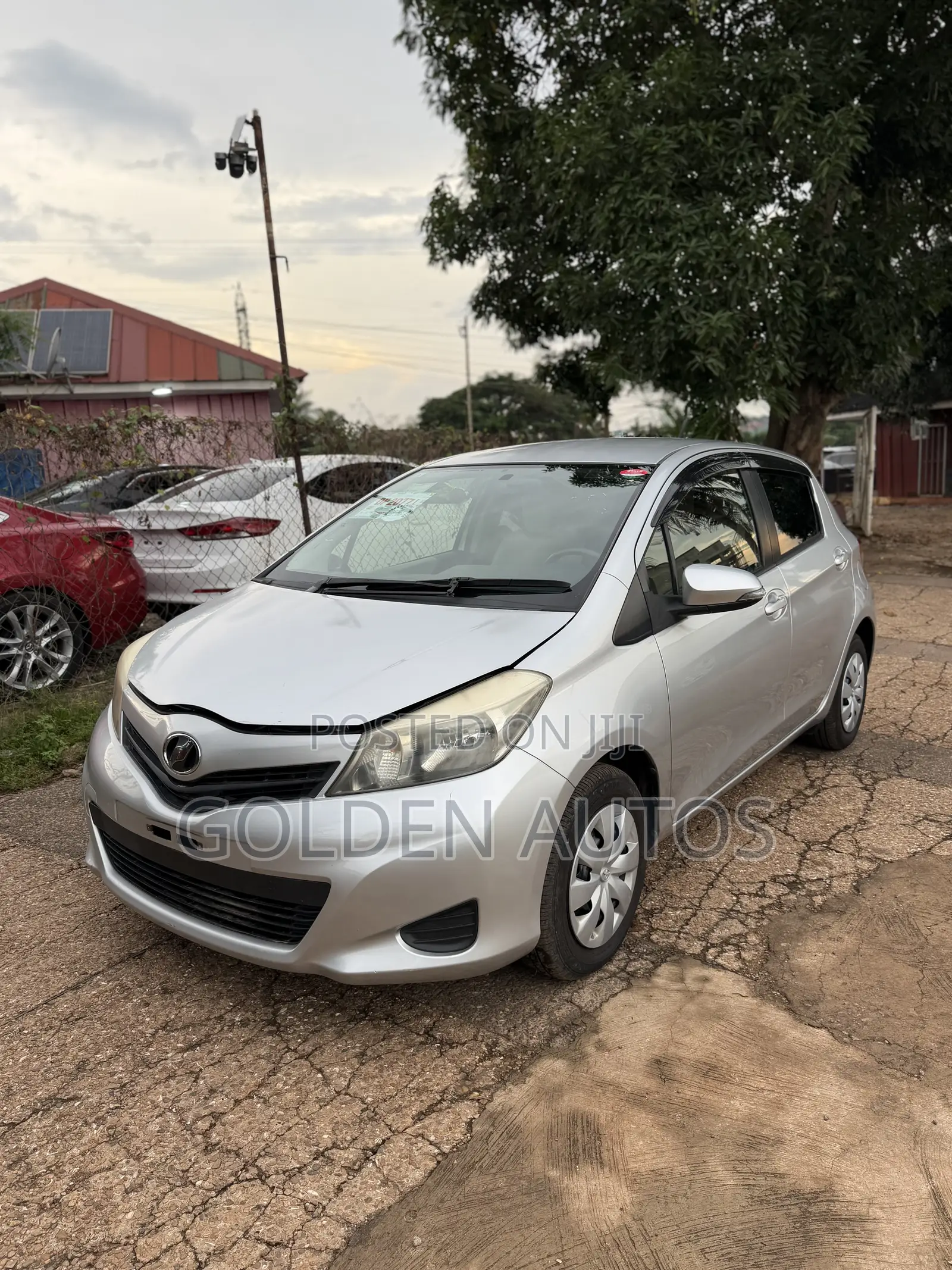 Toyota Vitz 1.3 FWD 5dr 2012 Silver