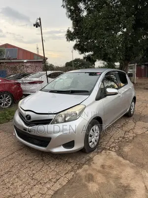 Toyota Vitz 1.3 FWD 5dr 2012 Silver