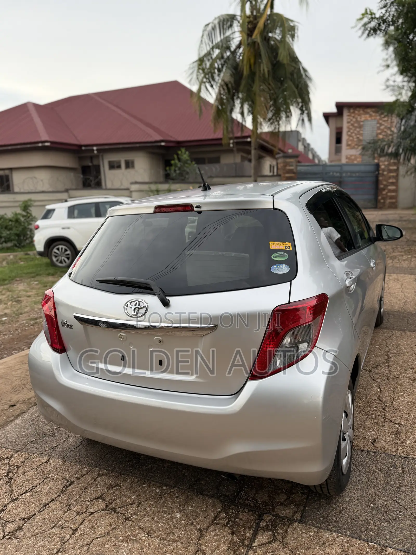 Toyota Vitz 1.3 FWD 5dr 2012 Silver