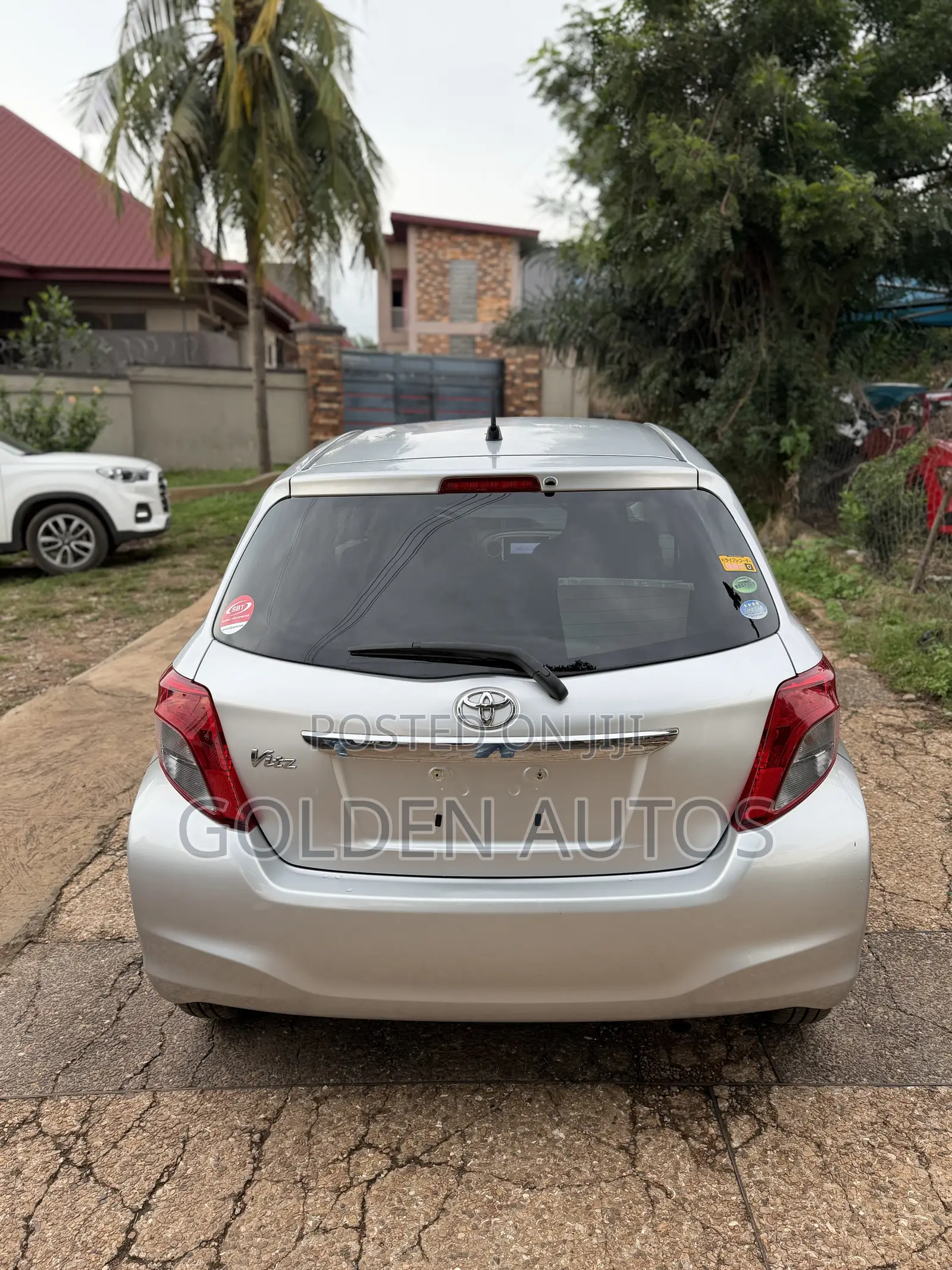 Toyota Vitz 1.3 FWD 5dr 2012 Silver