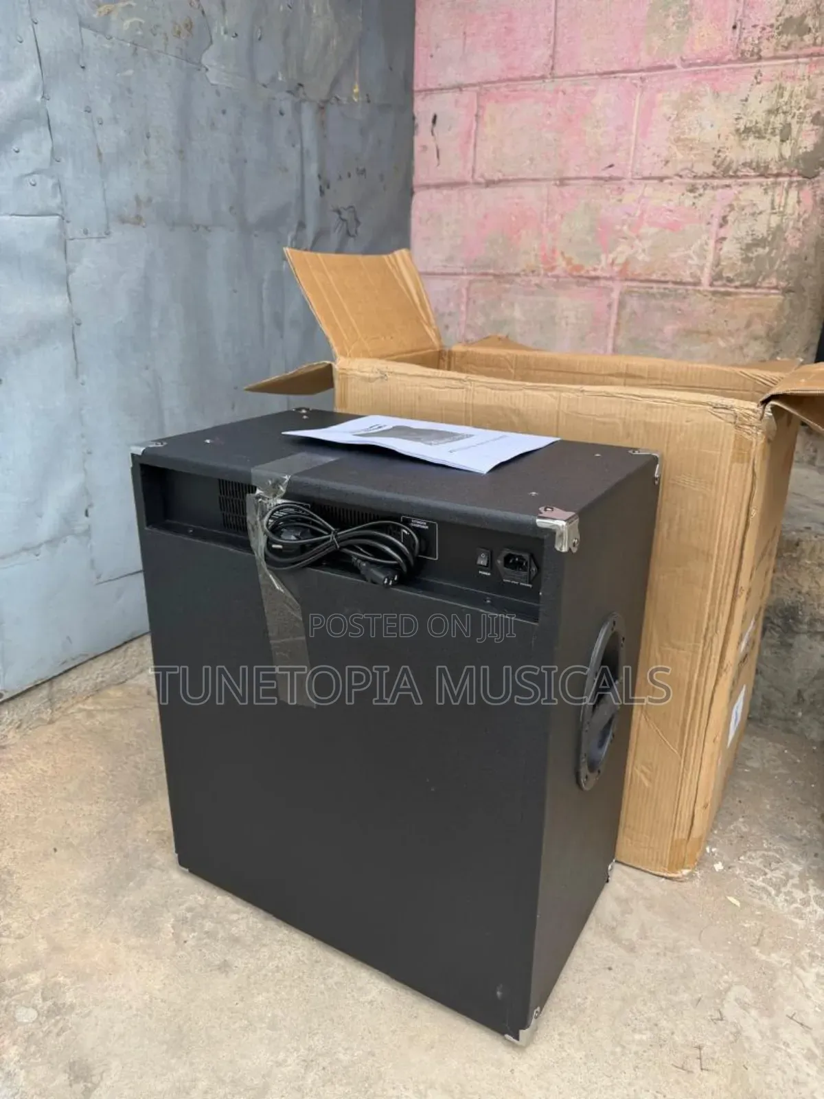 Bass Guitar Combo Amplifier(Yamaha BA300)