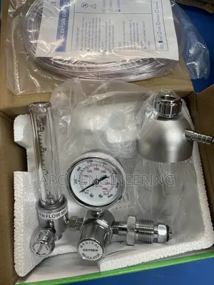 Oxygen Pressure Regulator/Flowmeter With Oxygen Cannula