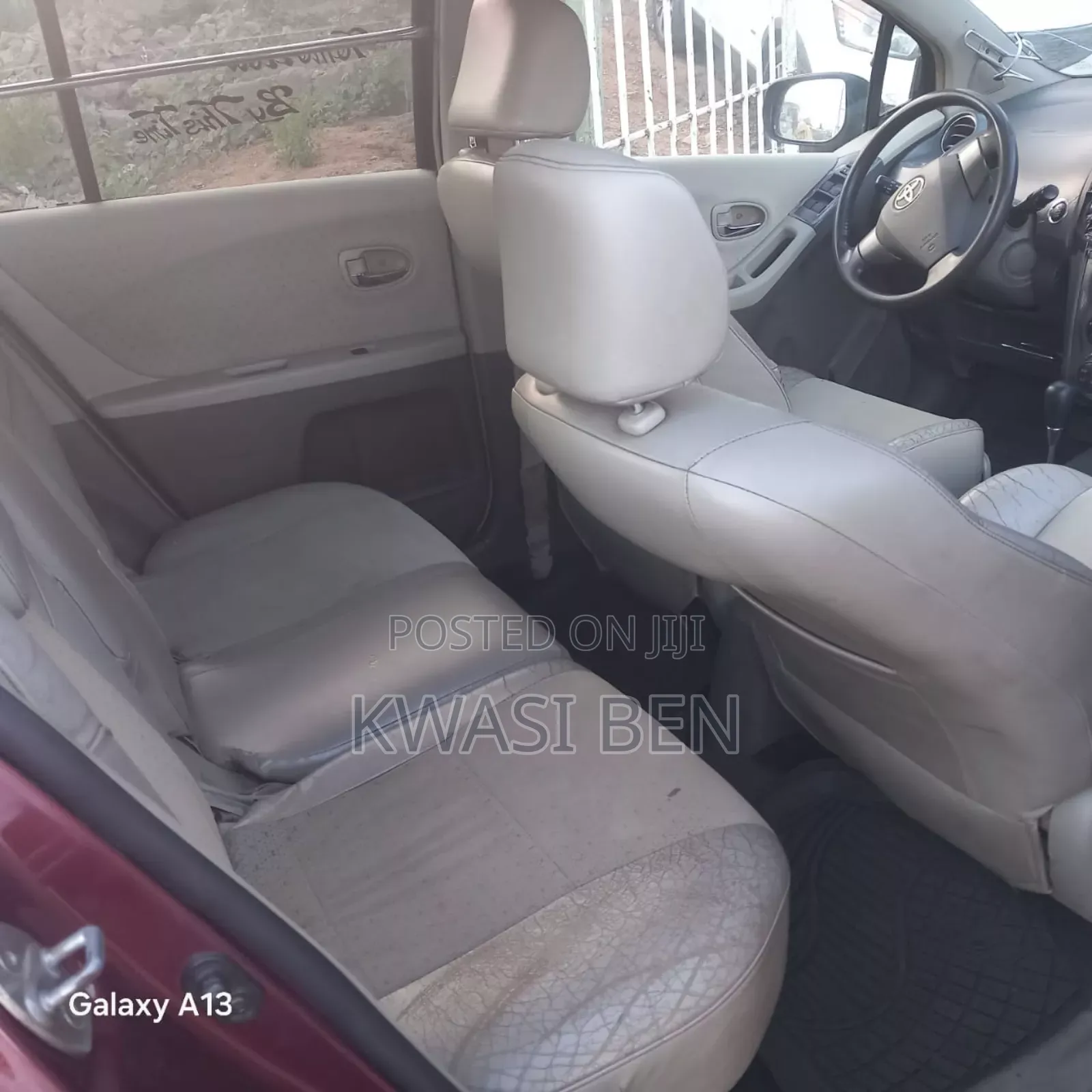 Toyota Vitz 2010 Brown