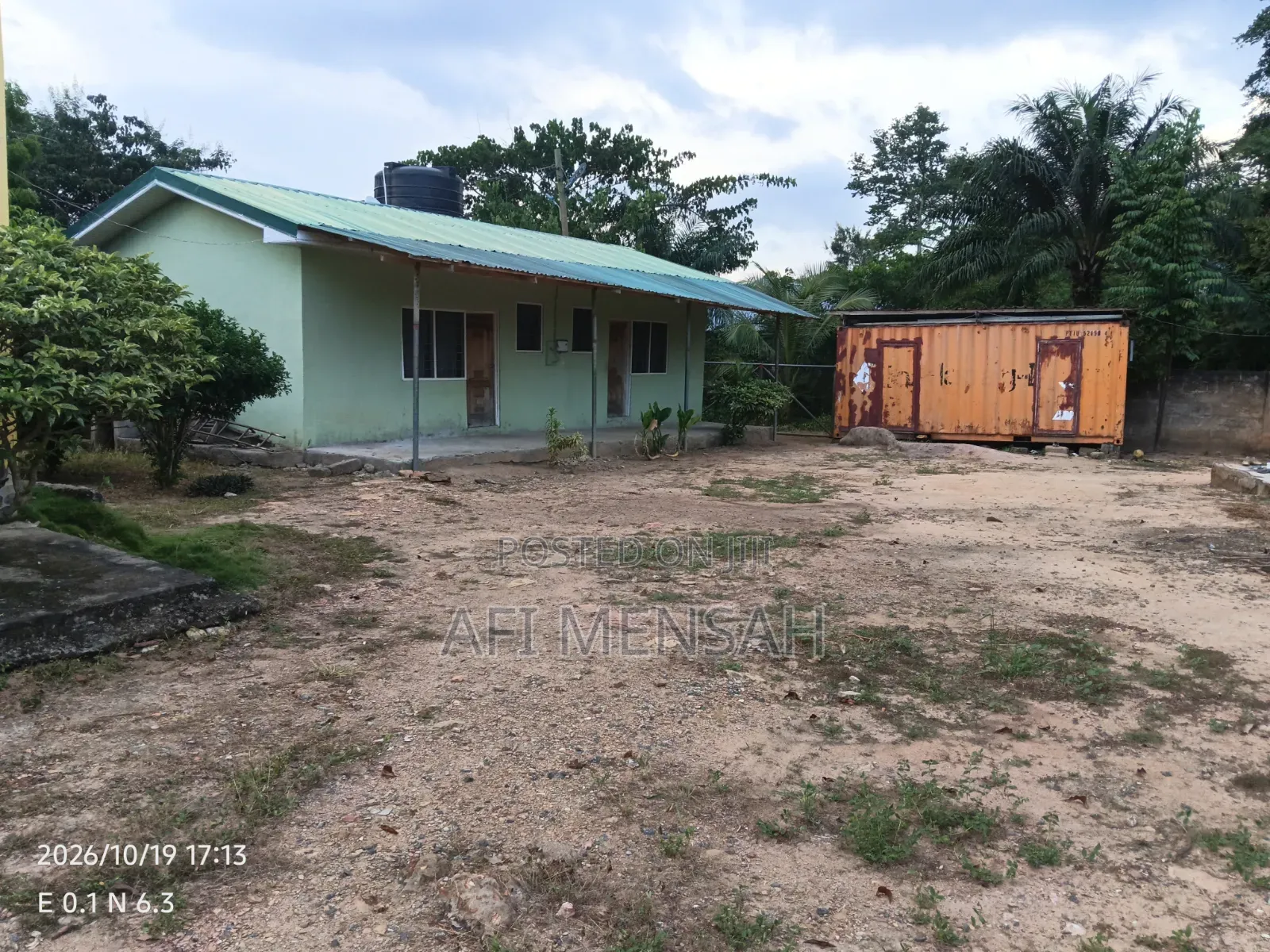 Riverfront and Two Boys Quarters for Rent in Akosombo for 15-30 Years