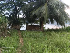 Riverfront and Two Boys Quarters for Rent in Akosombo for 15-30 Years