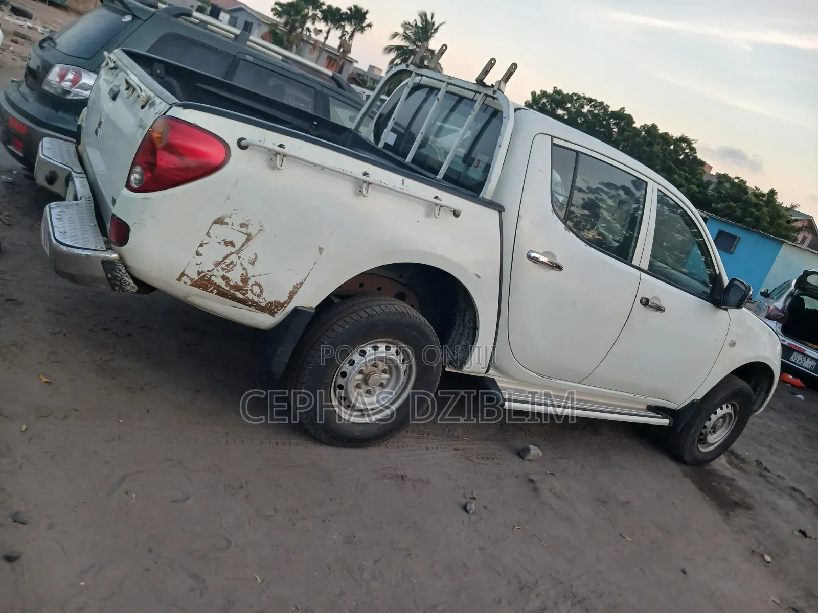 Mitsubishi L200 2011 White
