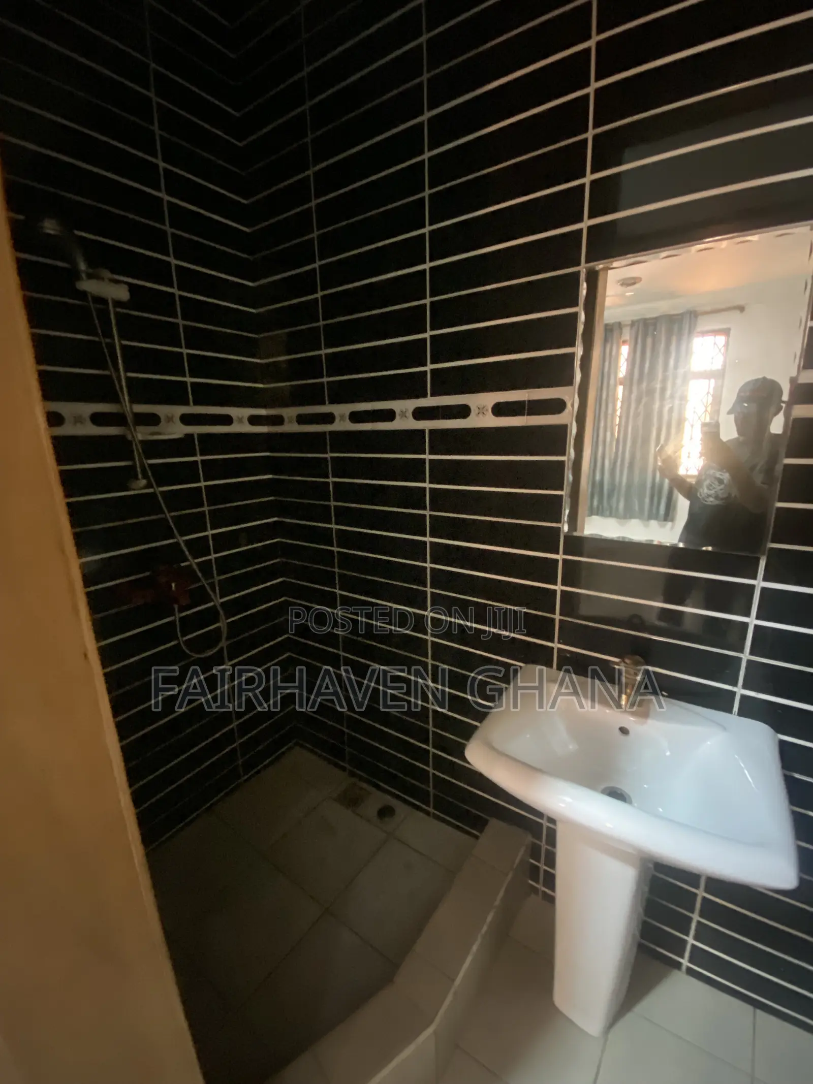 3bdrm Apartment in Fairhaven, Labadi for rent