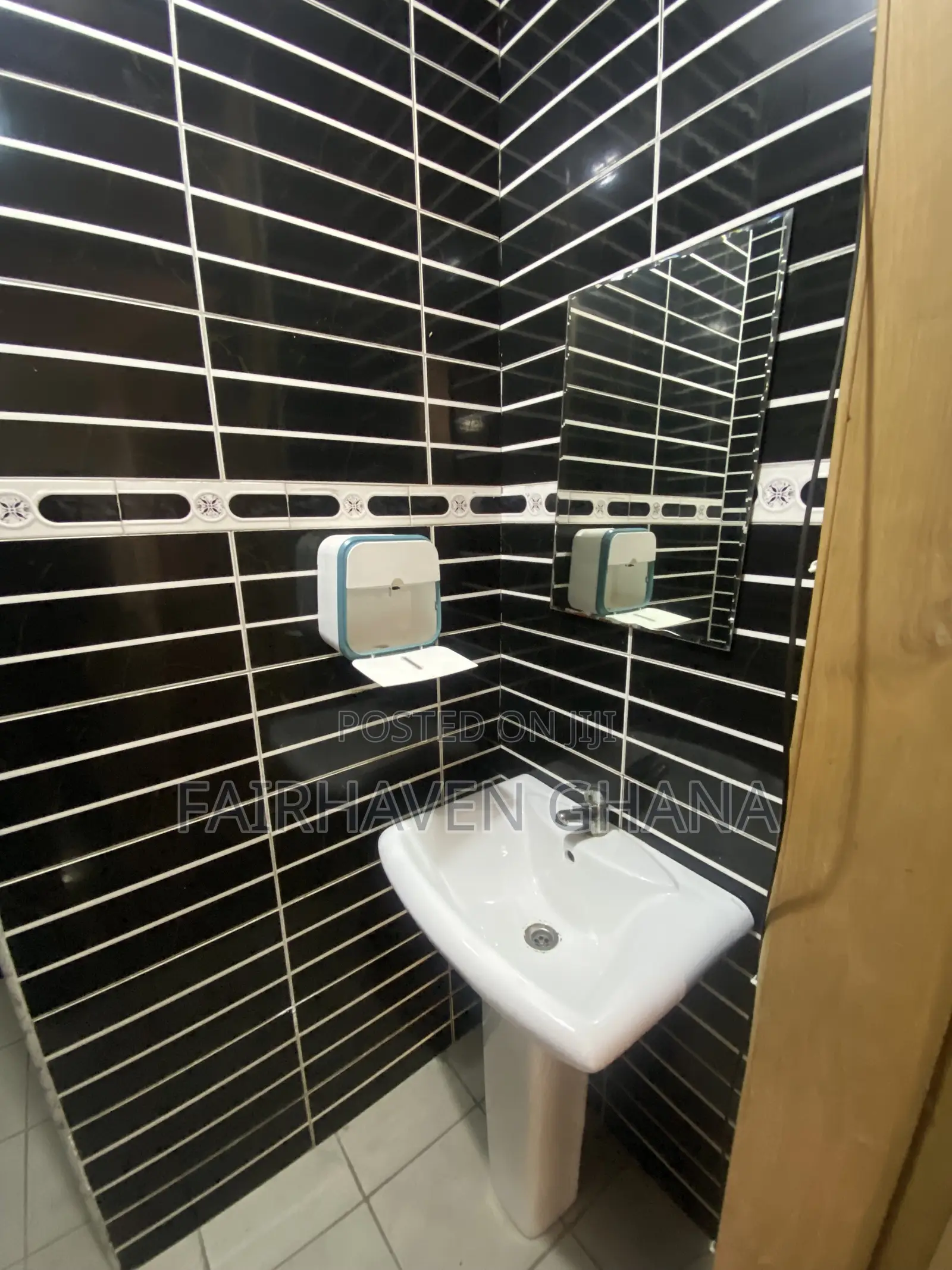 3bdrm Apartment in Fairhaven, Labadi for rent