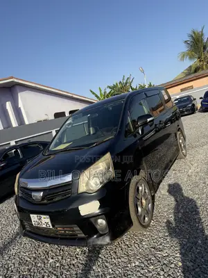 Toyota Noah 2.0 143hp AWD (7 Seater) 2013 Black