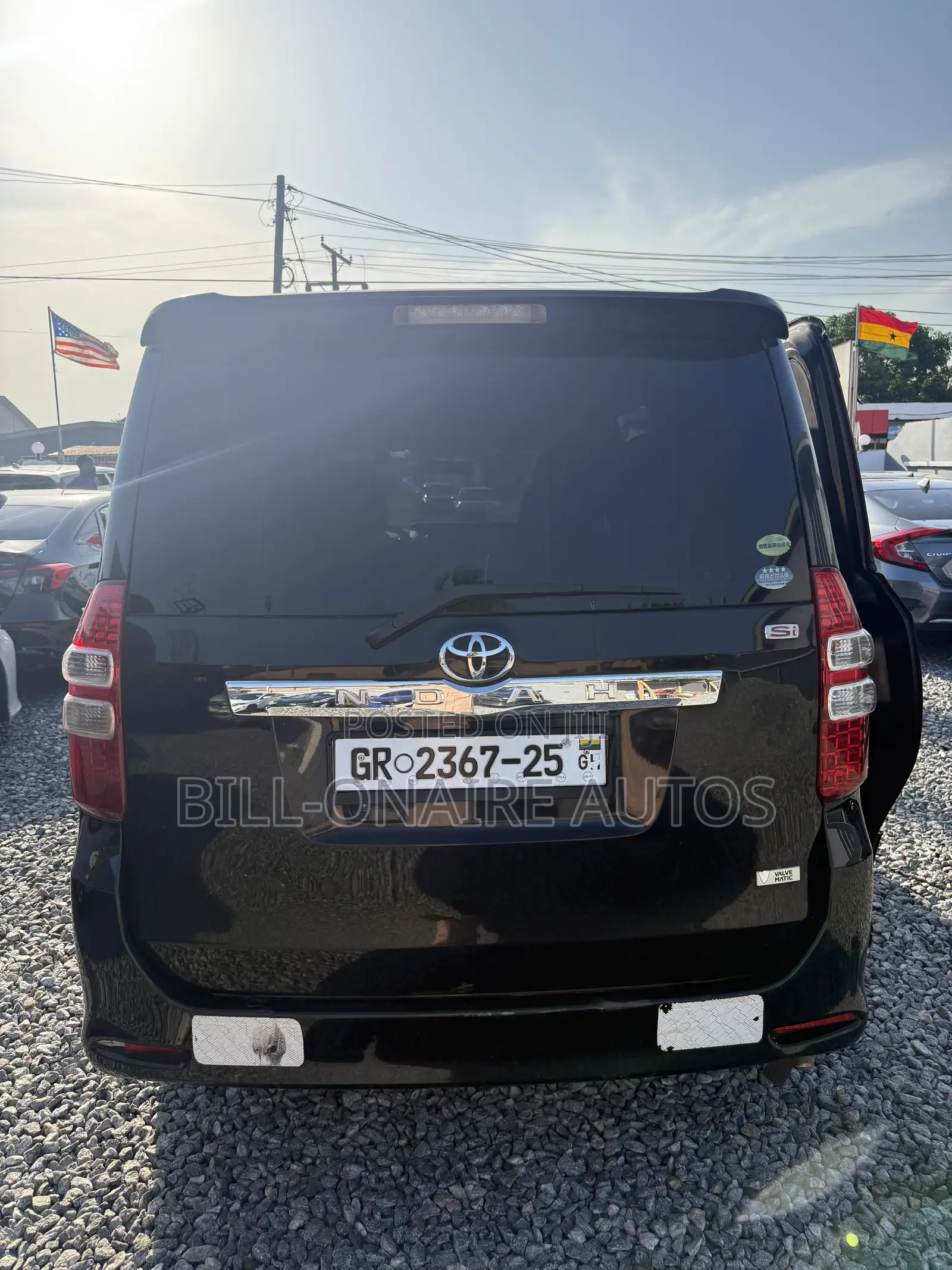 Toyota Noah 2.0 143hp AWD (7 Seater) 2013 Black