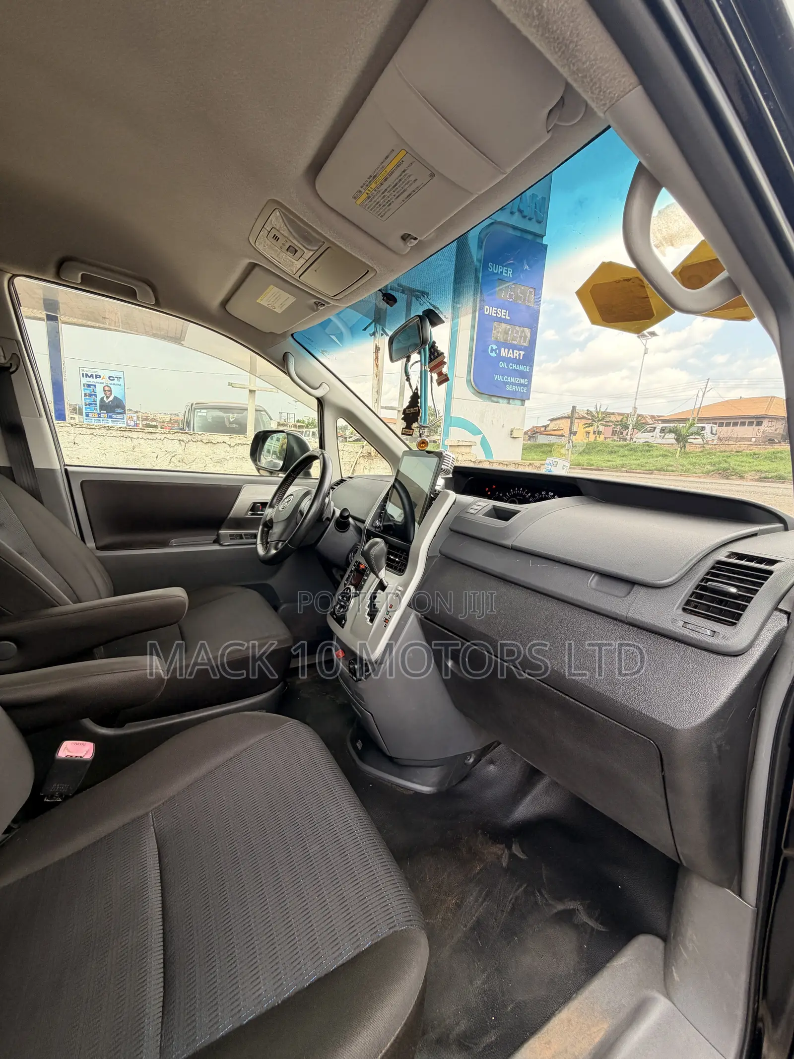 Toyota Voxy X 2WD 8-Seater 2013 Black