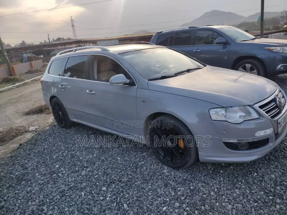 Volkswagen Passat 2010 Silver