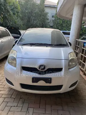 Toyota Vitz 2010 White