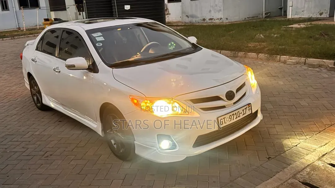 Toyota Corolla S Special Edition 4dr Sedan (1.8L 4cyl 4A) 2013 White