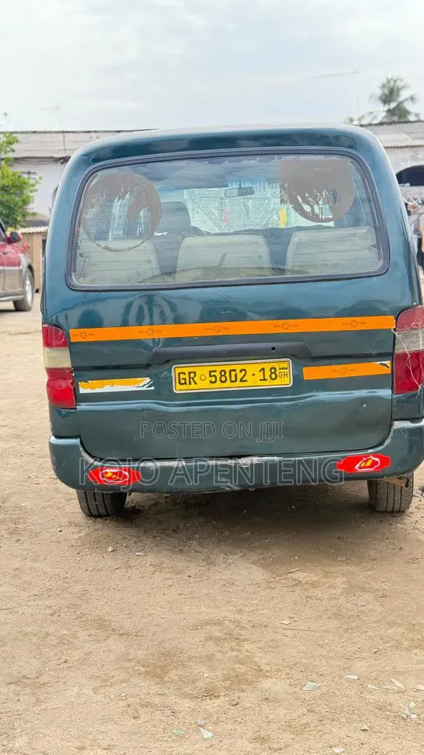 Toyota HiAce 2000 Green