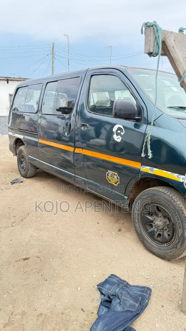 Toyota HiAce 2000 Green