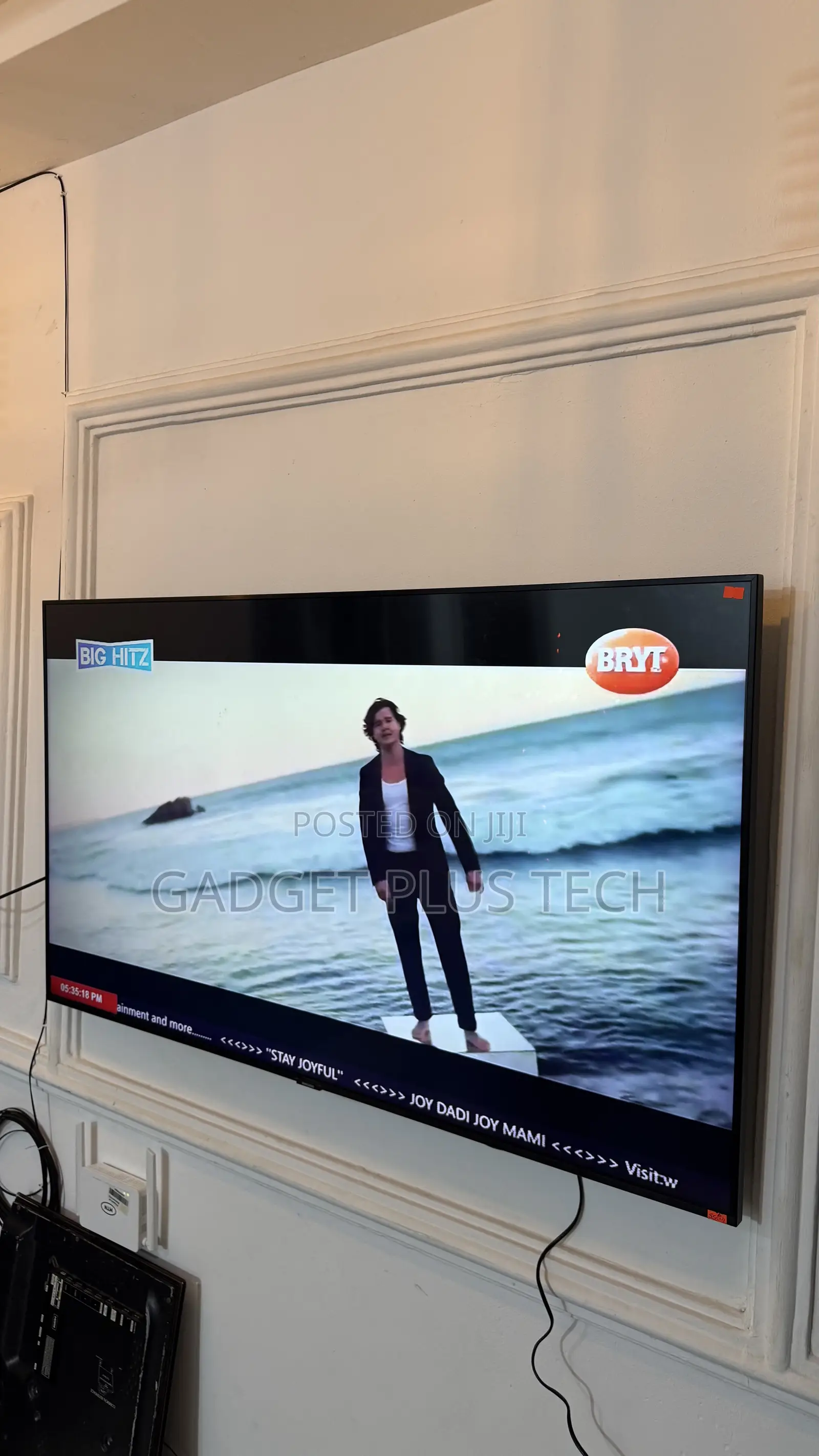 2021 55” Samsung QLED 4K Smart TV (Red Dots on the Screen )