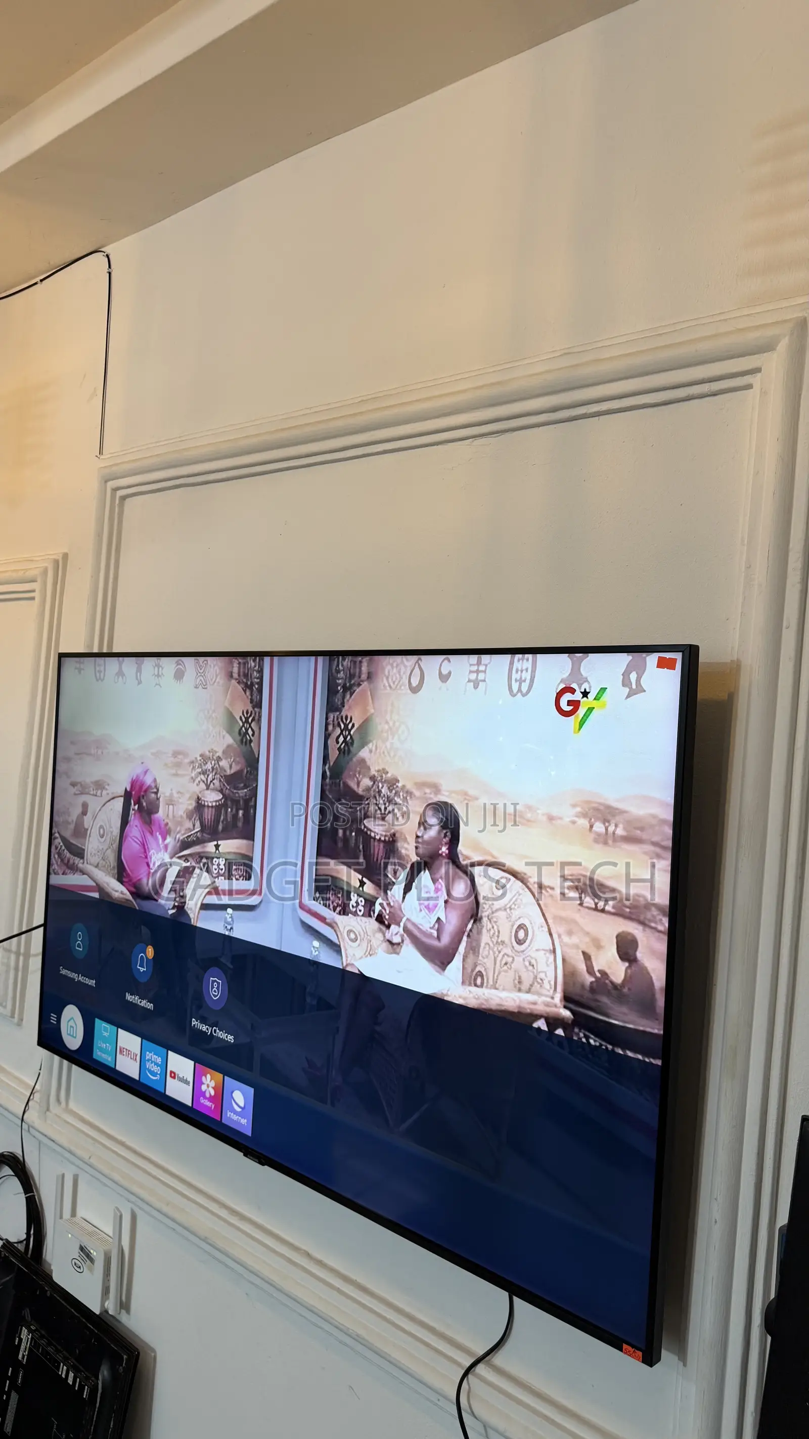 2021 55” Samsung QLED 4K Smart TV (Red Dots on the Screen )