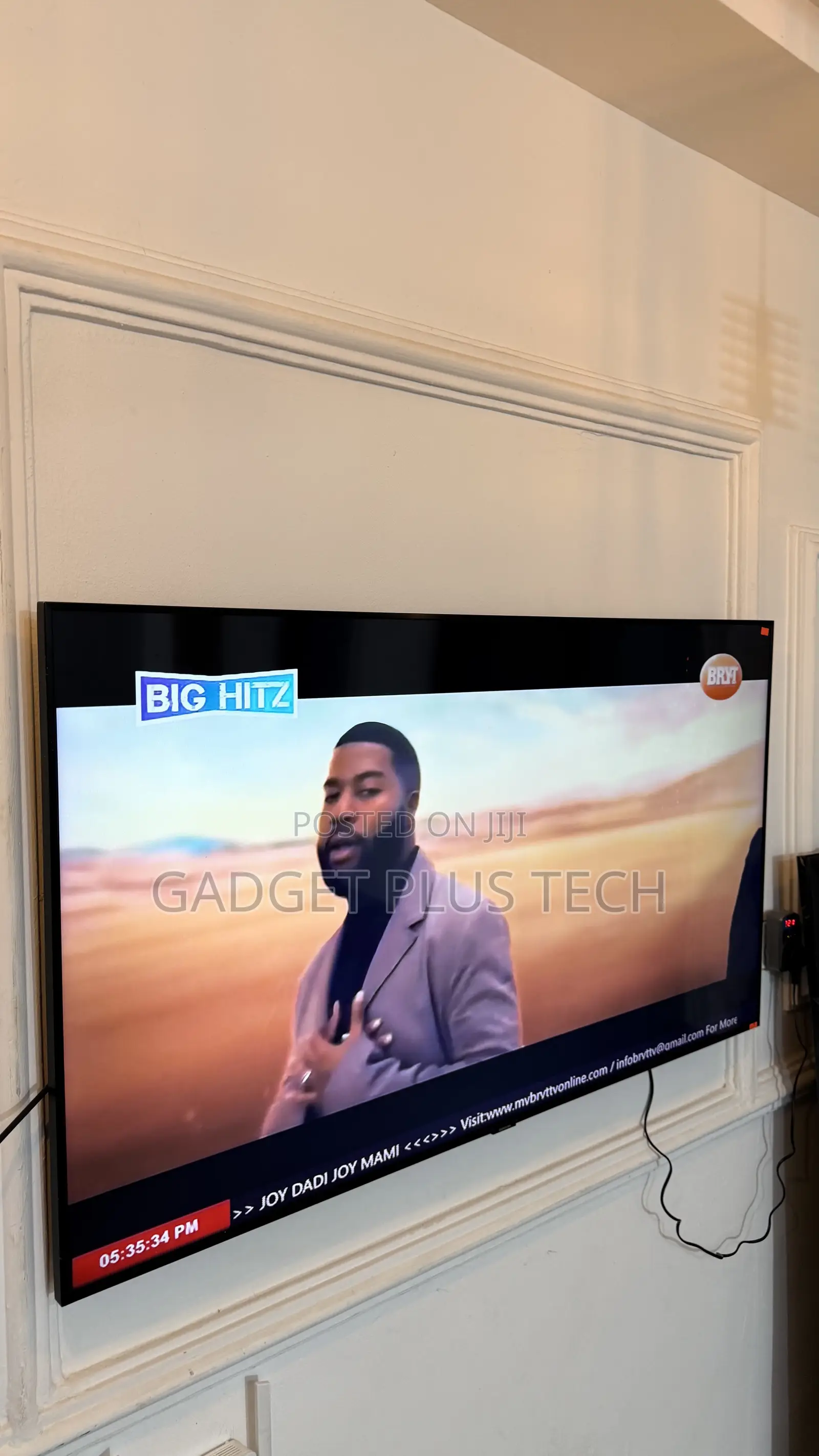 2021 55” Samsung QLED 4K Smart TV (Red Dots on the Screen )