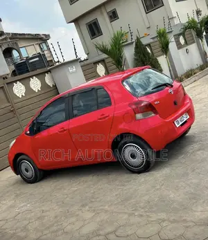 Toyota Vitz 1.3 AWD 5dr 2010 Red