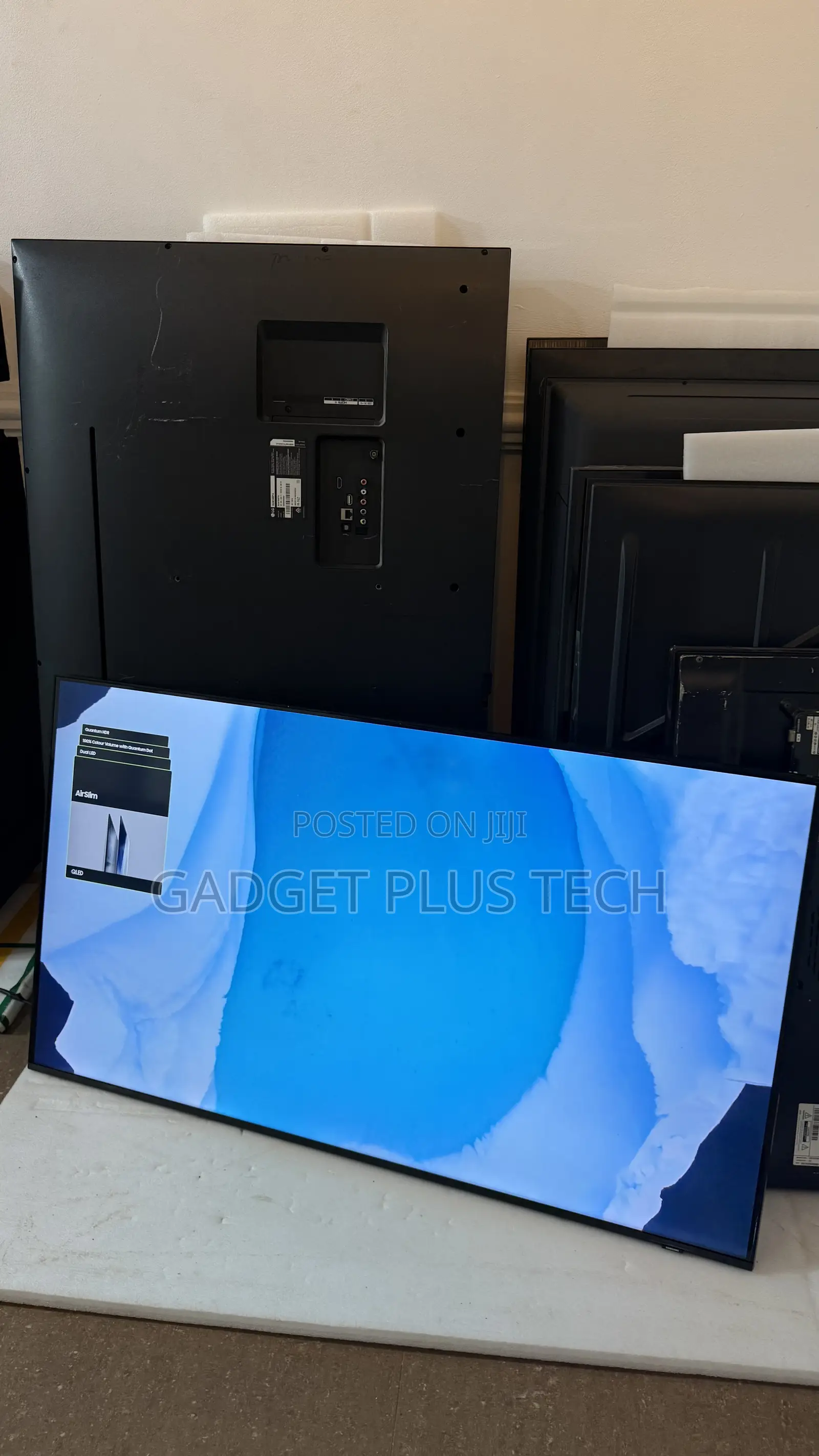 2023 50” Samsung QLED 4k Smart TV (Faint Single Line in the Screen)