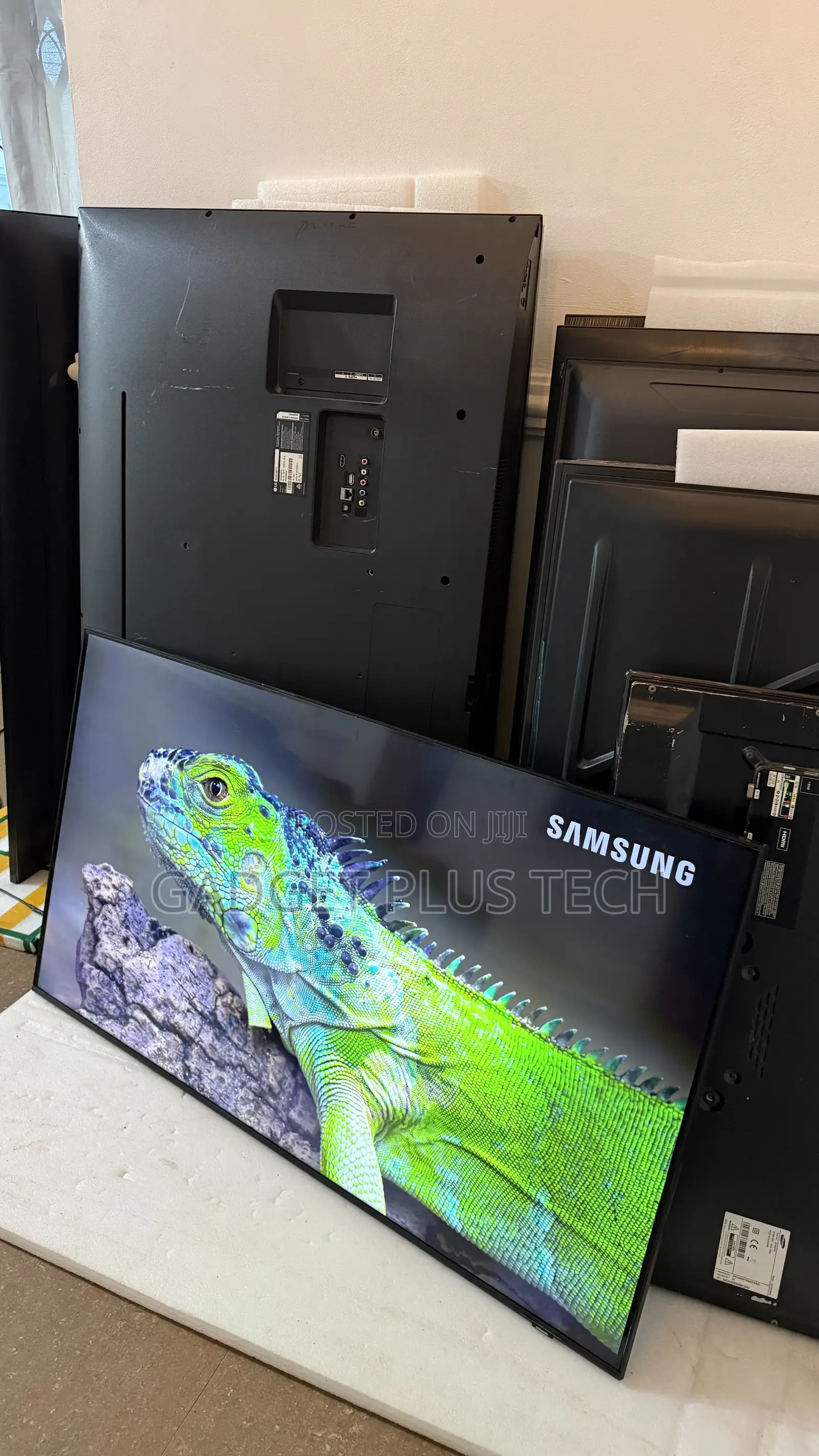 2023 50” Samsung QLED 4k Smart TV (Faint Single Line in the Screen)