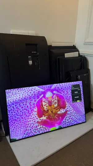 2023 50” Samsung QLED 4k Smart TV (Faint Single Line in the Screen)