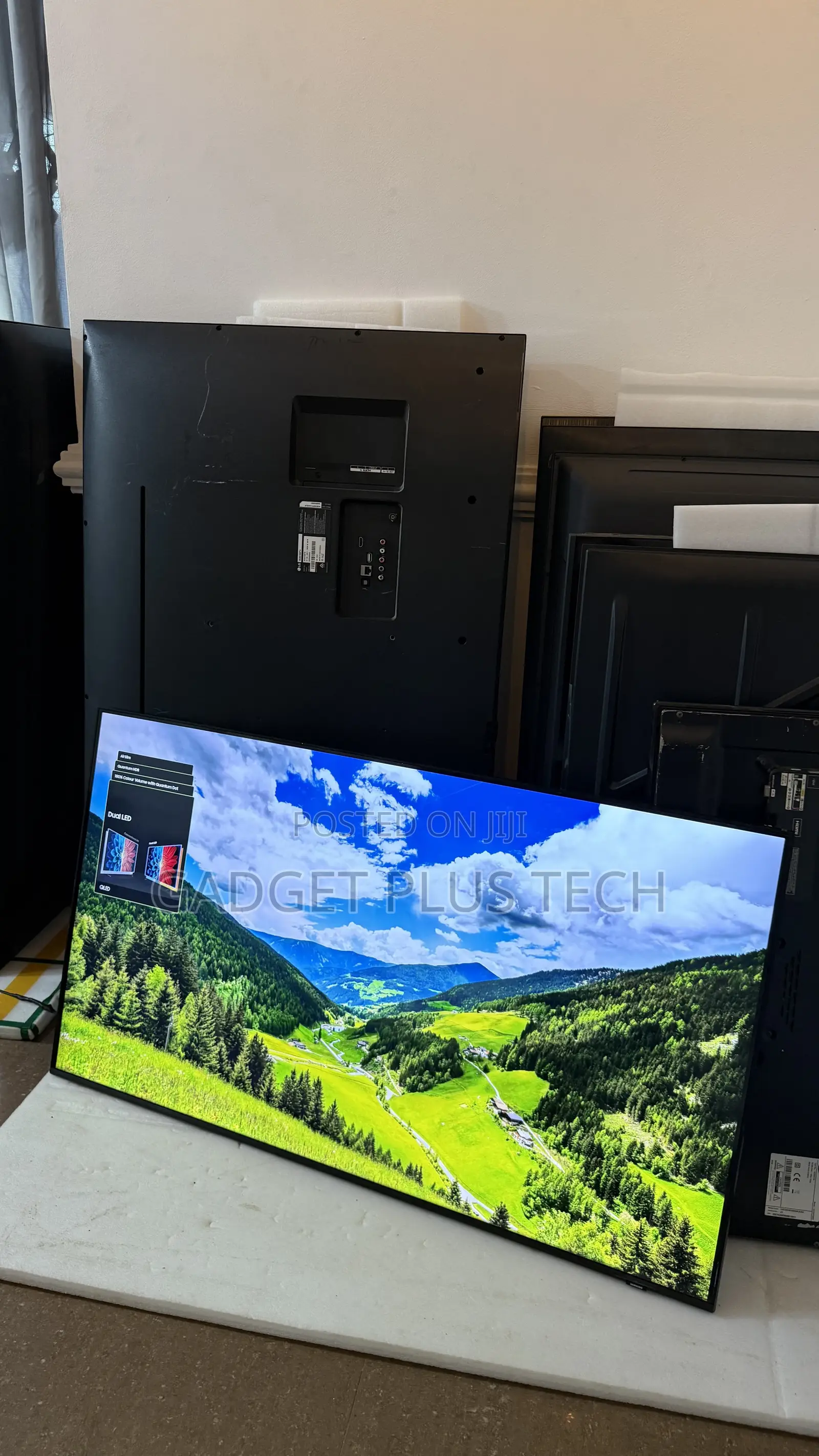 2023 50” Samsung QLED 4k Smart TV (Faint Single Line in the Screen)