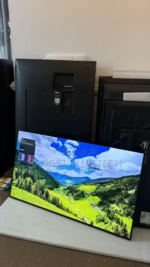 2023 50” Samsung QLED 4k Smart TV (Faint Single Line in the Screen)