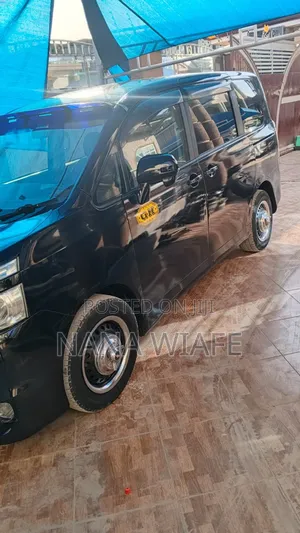 Toyota Voxy 2013 Black