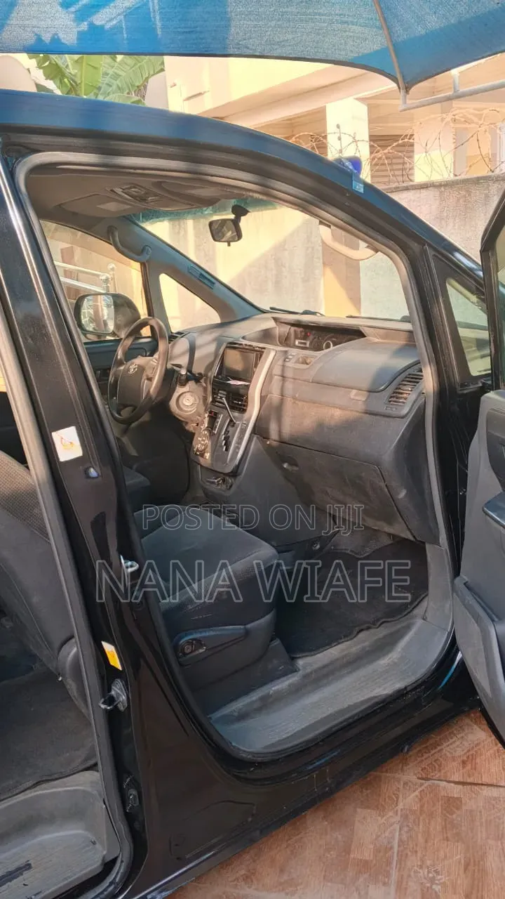 Toyota Voxy 2013 Black