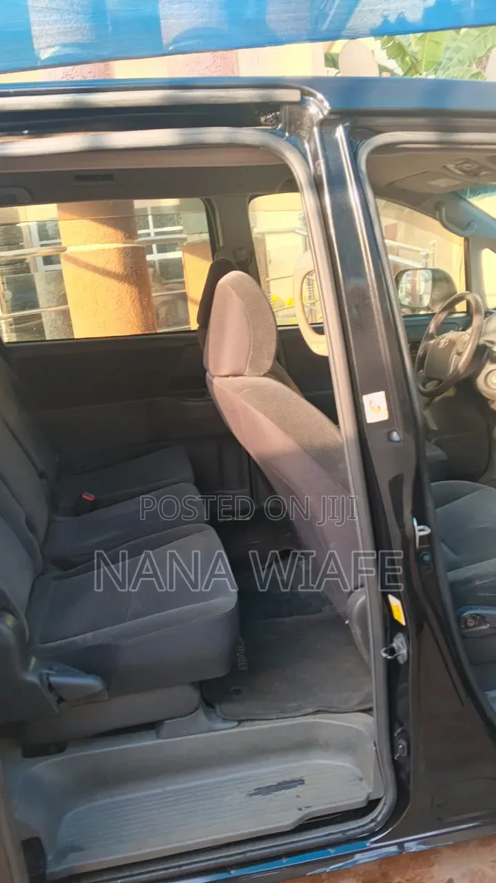 Toyota Voxy 2013 Black
