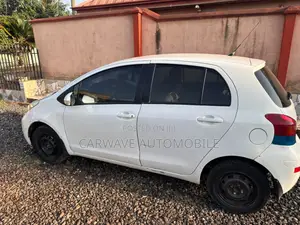 Toyota Yaris Base Hatchback 5dr 2010 White