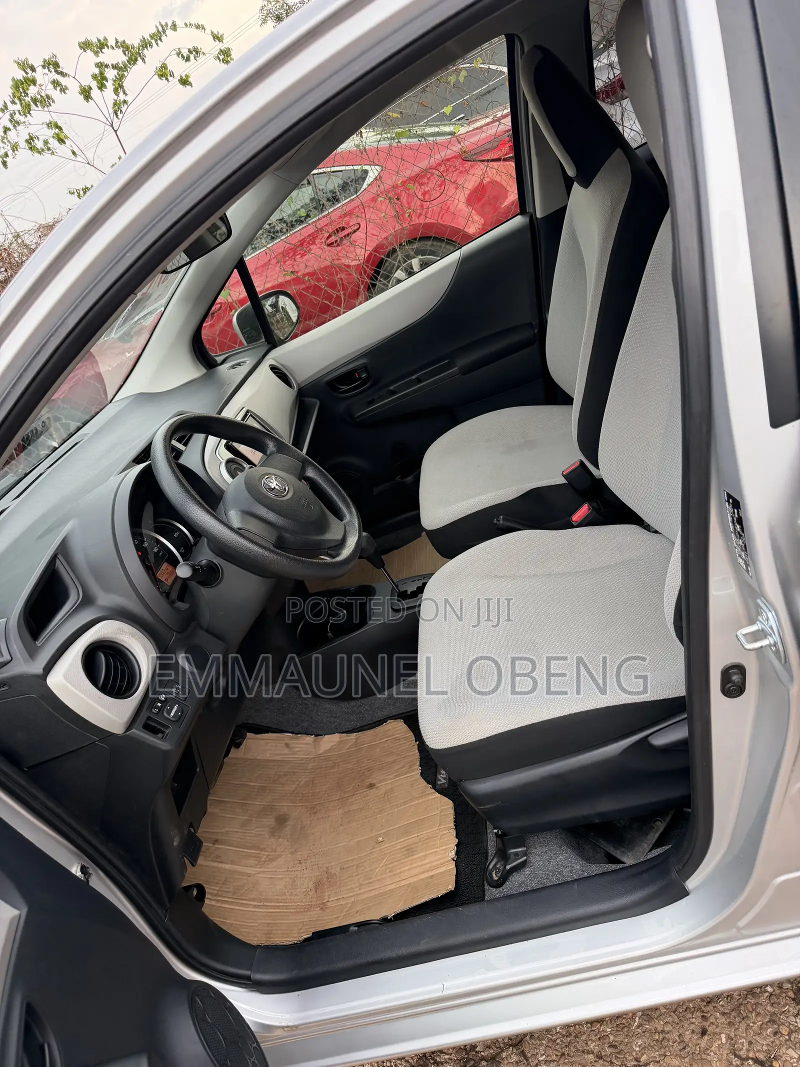 Toyota Vitz 2013 Silver