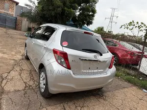 Toyota Vitz 2013 Silver