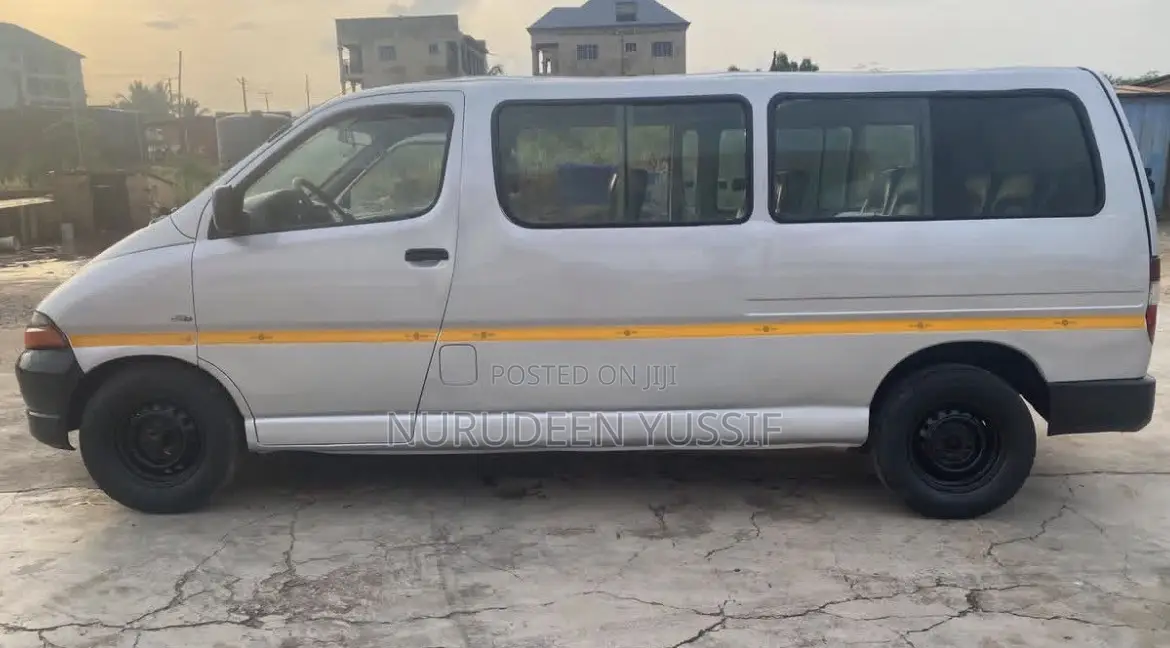 Toyota HiAce 2002 Silver