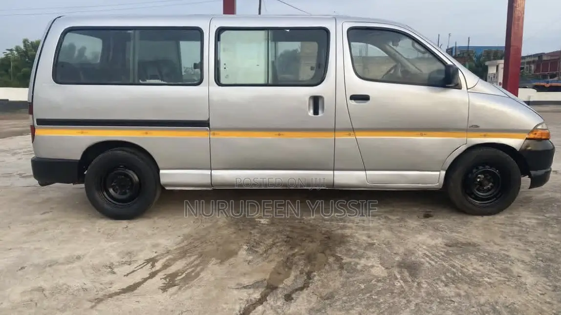 Toyota HiAce 2002 Silver