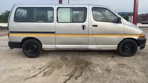 Toyota HiAce 2002 Silver