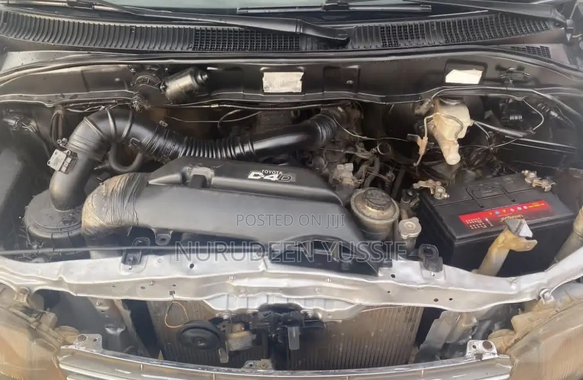 Toyota HiAce 2002 Silver