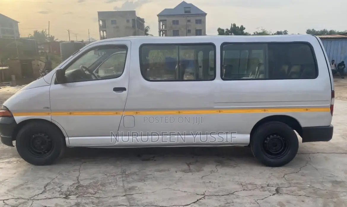 Toyota HiAce 2002 Silver