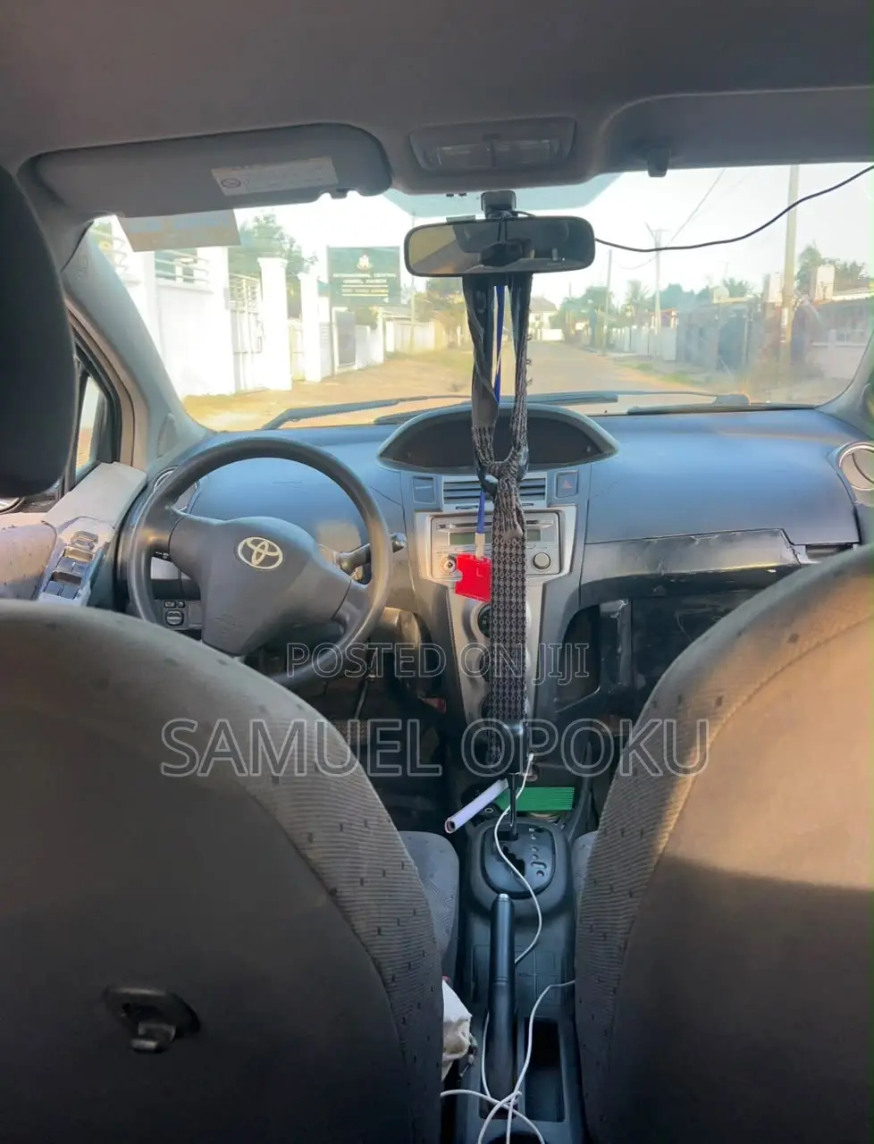 Toyota Vitz 1.3 AWD 3dr 2011 Silver