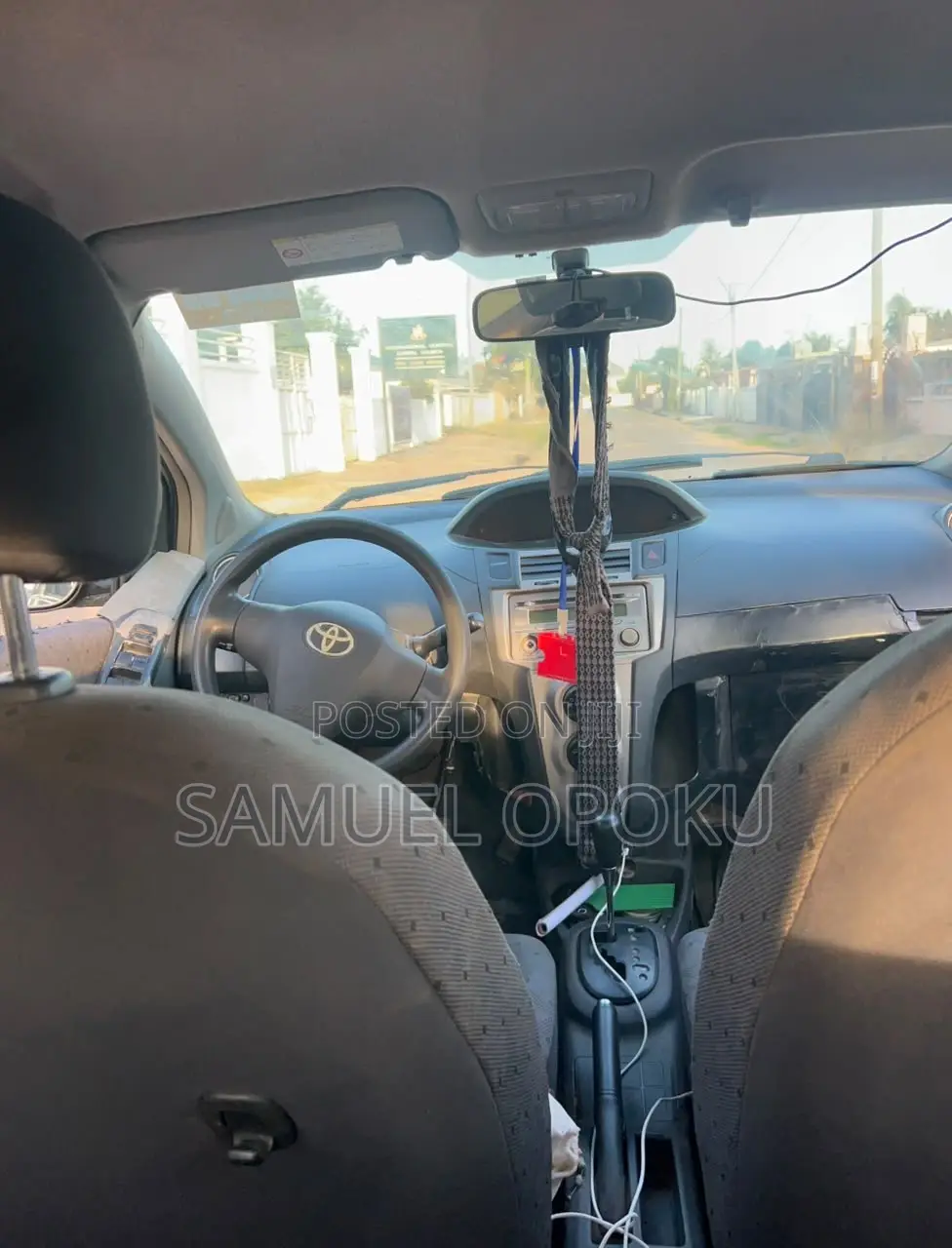 Toyota Vitz 1.3 AWD 3dr 2011 Silver