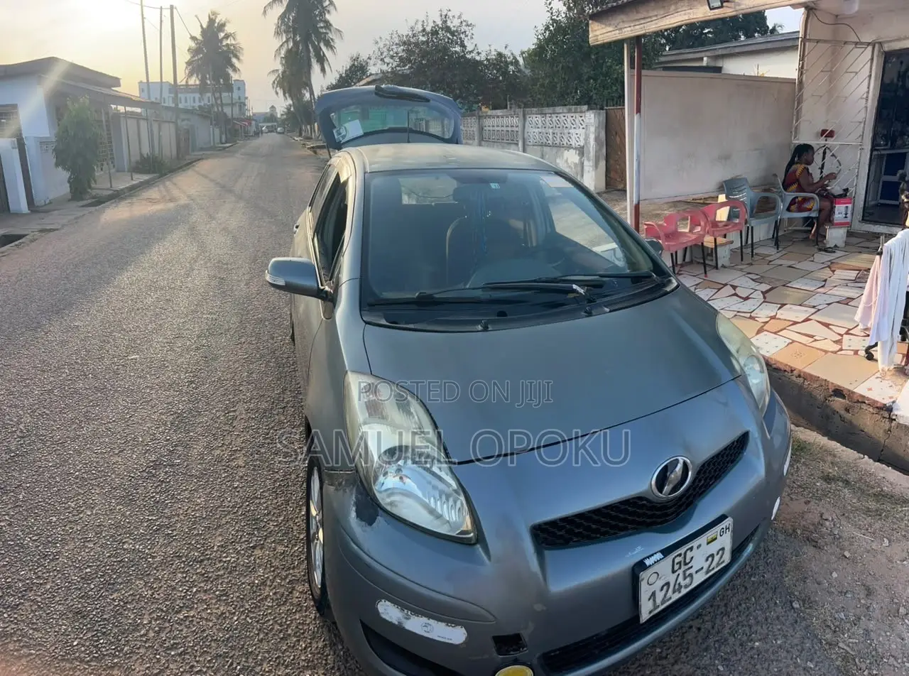 Toyota Vitz 1.3 AWD 3dr 2011 Silver